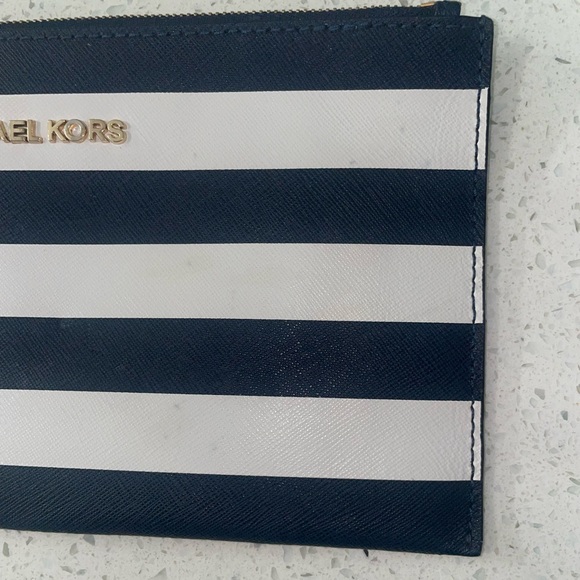MICHAEL KORS large striped wristlet - Picture 8 of 8